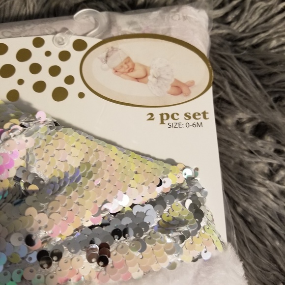 SOLD 0-6 Months White SequinChristmas Hat & Tutu - Picture 4 of 4